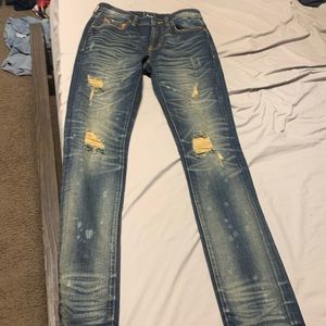 I’m selling a pair of jeans they are not worn they are size 27 men’s.